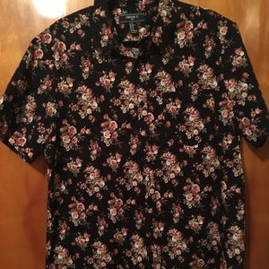 Forever 21 Men’s Black Floral Button Down Shirt